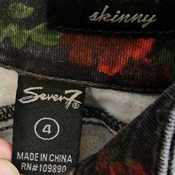 Seven7 Skinny Jeans Women 4 Red Floral Rose on Black Patterned Stretch Jeans - Picture 8 of 10